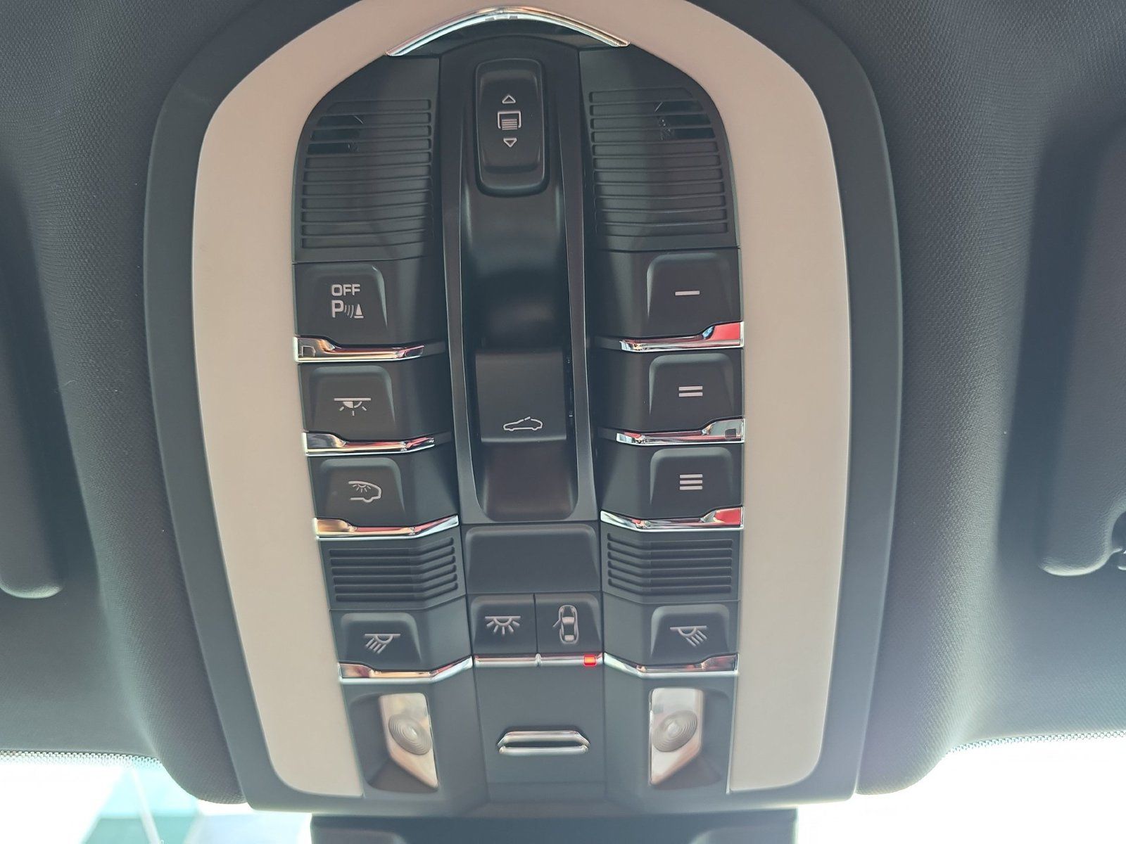 Certified 2026 Porsche Macan Turbo AWD/4WD image 25