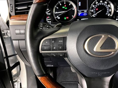 Used 2020 Lexus LX 570 4WD w/ Luxury Package image 21
