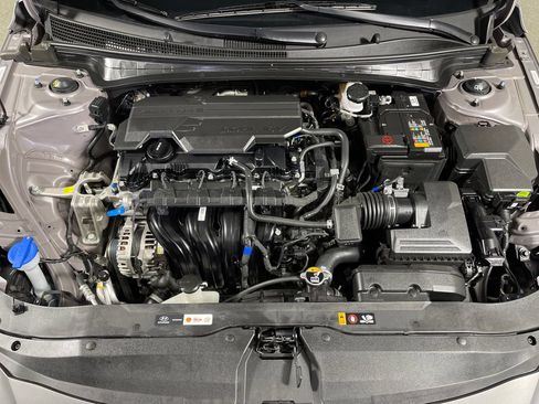 Certified 2025 Hyundai Elantra SEL FWD image 9