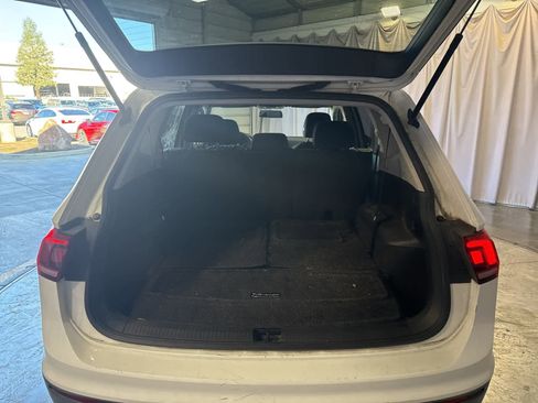 Used 2018 Volkswagen Tiguan S image 14