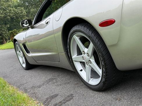Used 1999 Chevrolet Corvette Convertible w/ Memory Pkg RWD image 23