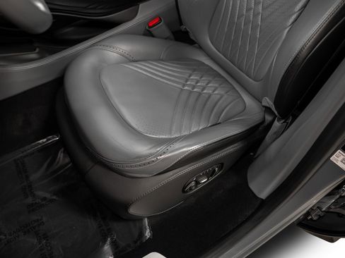 Used 2021 Aston Martin DBX image 31