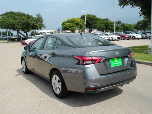 Used 2025 Nissan Versa S FWD image 9
