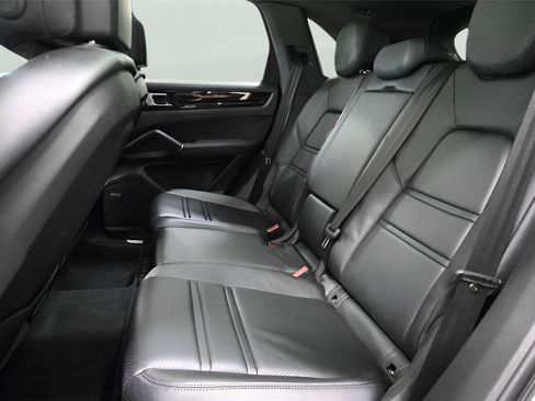 Used 2019 Porsche Cayenne S w/ Premium Package AWD/4WD image 14
