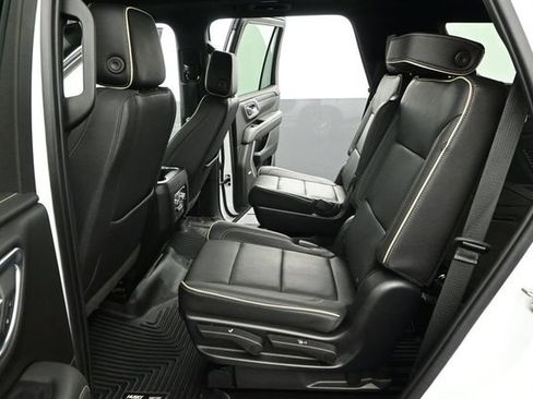 Used 2023 GMC Yukon SLT w/ SLT Premium Package AWD/4WD image 15