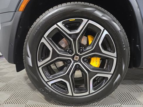 Used 2024 Rivian R1S Adventure AWD/4WD image 9