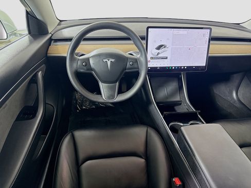 Used 2020 Tesla Model 3 Standard Range Plus image 17