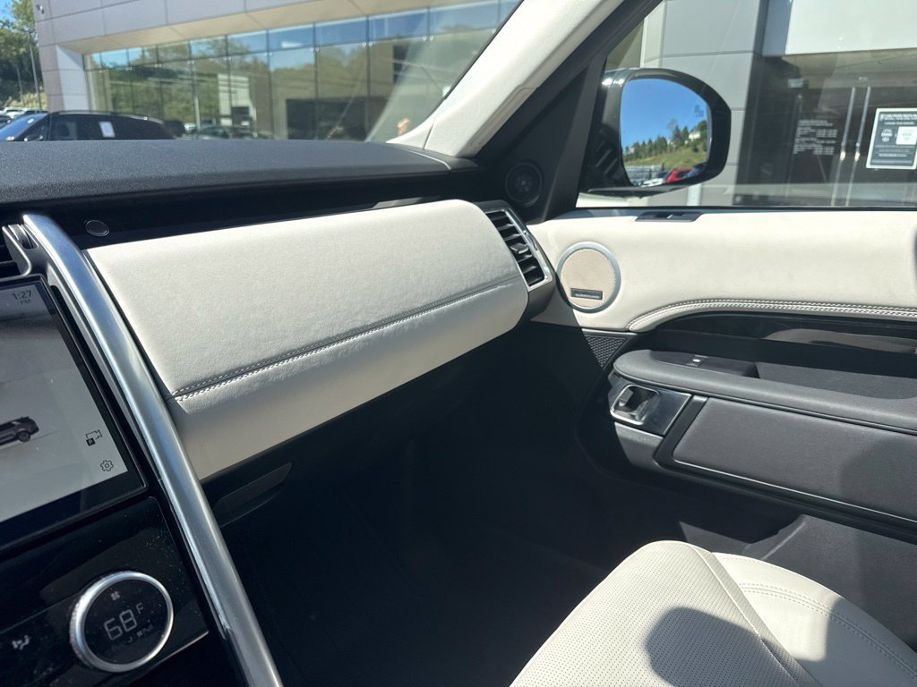 Certified 2025 Land Rover Discovery S AWD/4WD image 16