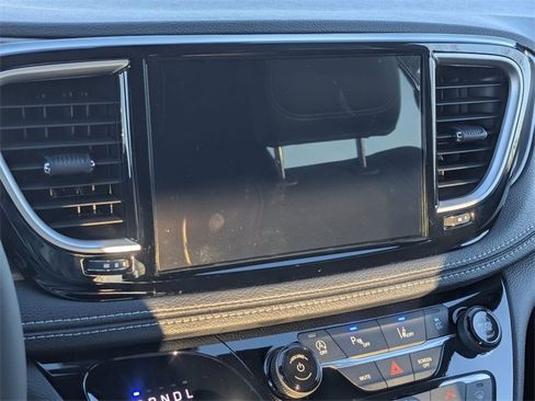 New 2026 Chrysler Pacifica Select image 15