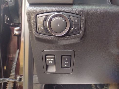 Used 2018 Ford F150 Platinum w/ Equipment Group 701A Luxury image 25