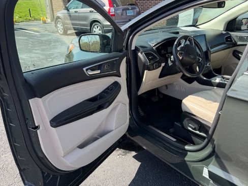 Used 2024 Ford Edge Titanium AWD/4WD image 16