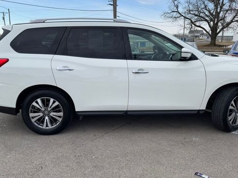 Used 2019 Nissan Pathfinder SL image 8