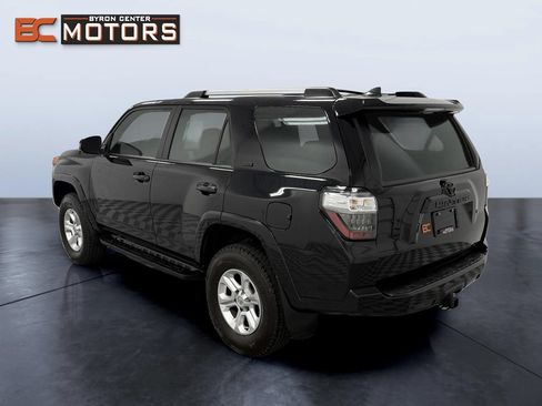 Used 2022 Toyota 4Runner SR5 Premium w/ Moonroof Package AWD/4WD image 4