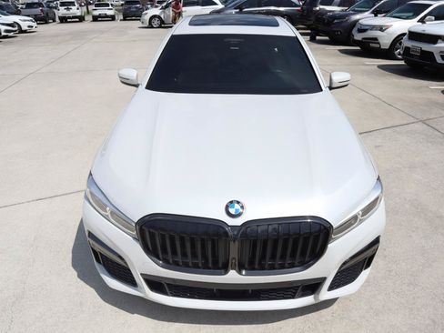 Used 2022 BMW 740i w/ M Sport Package RWD image 11