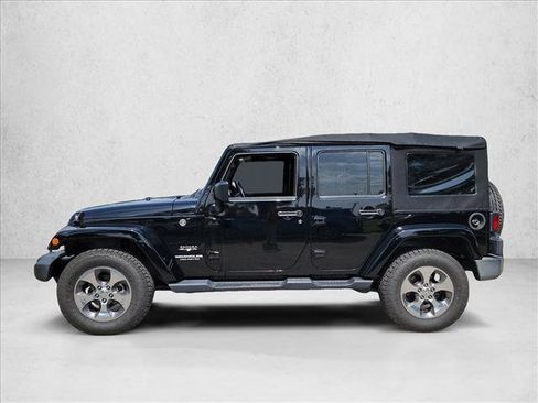 Used 2017 Jeep Wrangler Unlimited Sahara AWD/4WD image 8