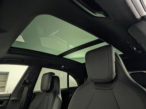 New 2026 Porsche Macan Electric RWD image 31