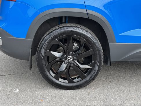 Used 2024 Volkswagen Taos SE image 11