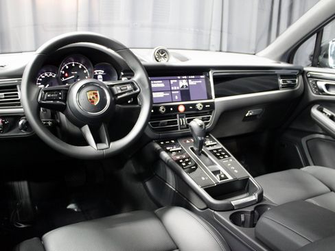 New 2026 Porsche Macan image 4