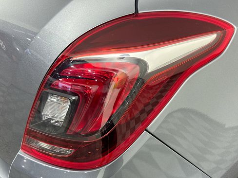 Used 2020 Buick Encore Preferred image 33