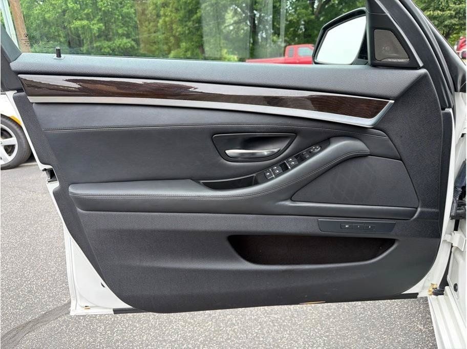 Used 2016 BMW 528i Sedan RWD image 7