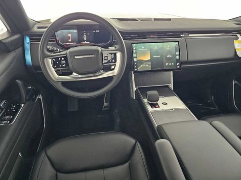 New 2025 Land Rover Range Rover SE image 17