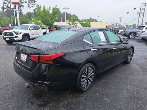 Used 2025 Nissan Altima 2.5 SV FWD image 8
