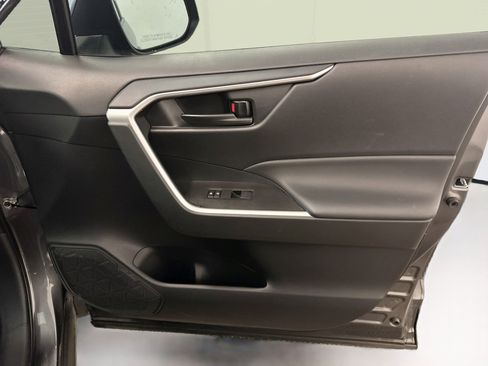 Used 2025 Toyota RAV4 LE AWD/4WD image 33