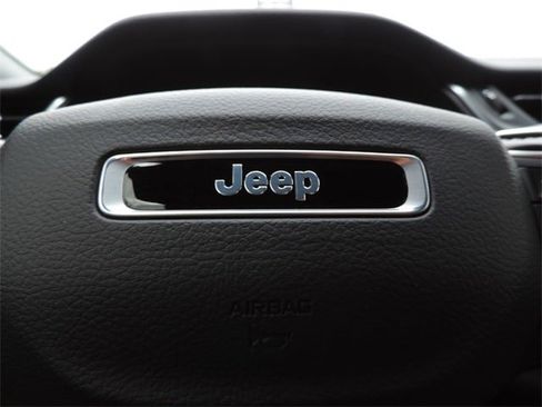 Used 2025 Jeep Grand Cherokee L Limited image 29