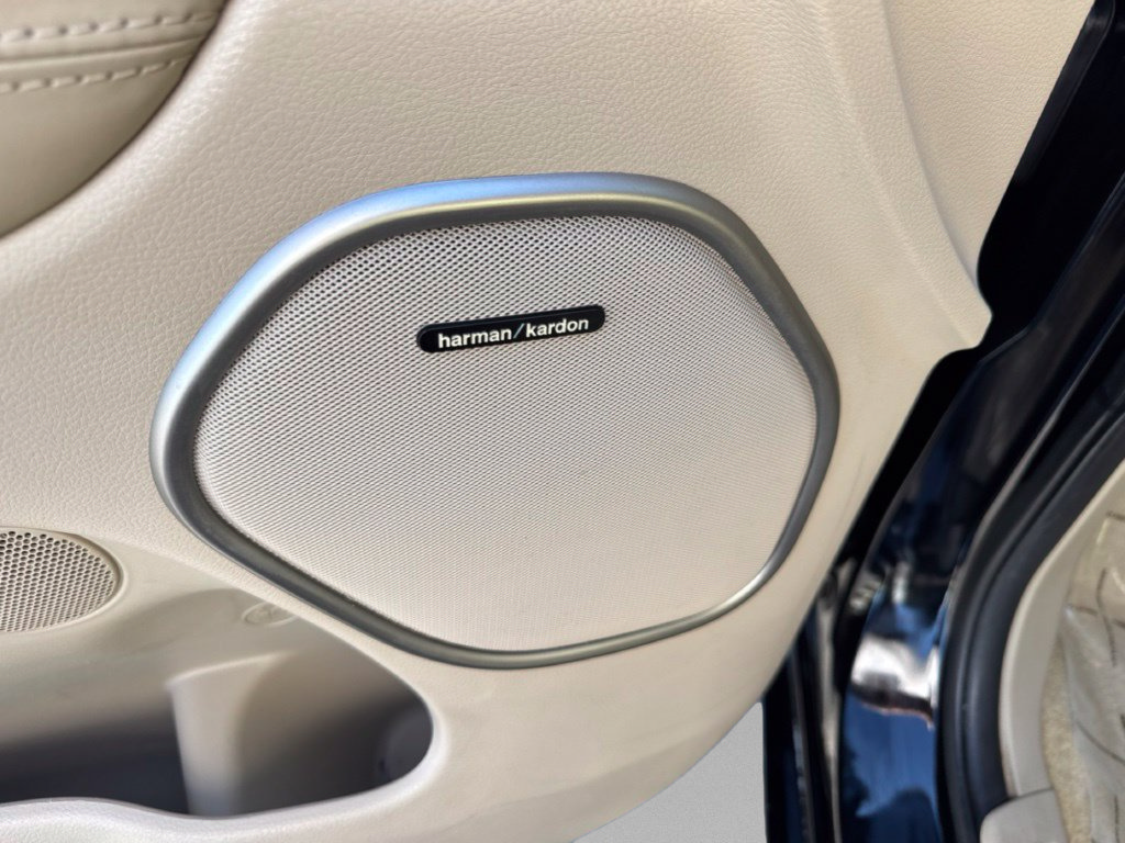 Used 2018 Jeep Grand Cherokee Overland AWD/4WD image 22
