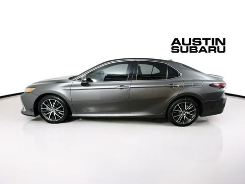 Used 2021 Toyota Camry XLE FWD image 4