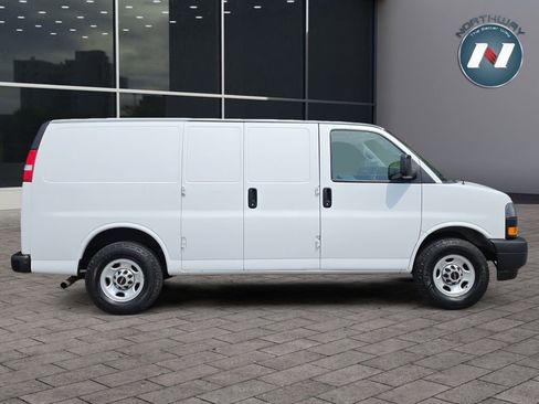 Used 2022 GMC Savana 2500 RWD image 6