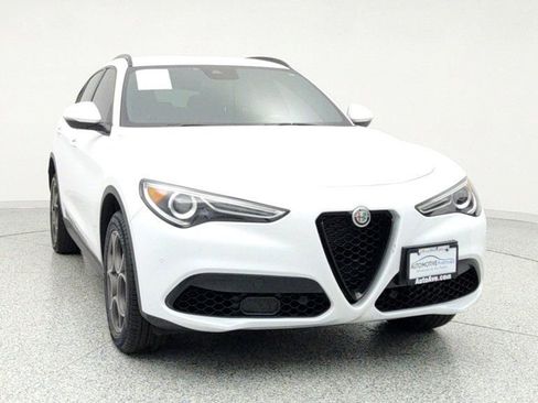 Used 2022 Alfa Romeo Stelvio Sprint image 2