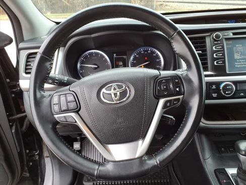 Used 2017 Toyota Highlander XLE AWD/4WD image 18