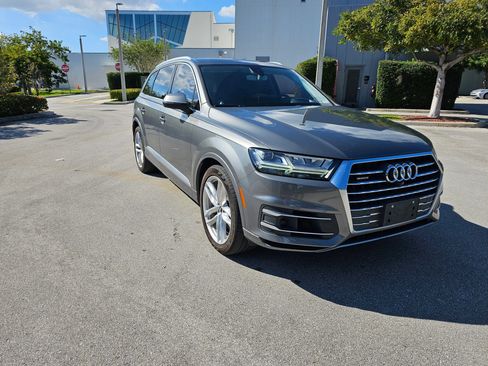 Used 2017 Audi Q7 3.0T Prestige image 4