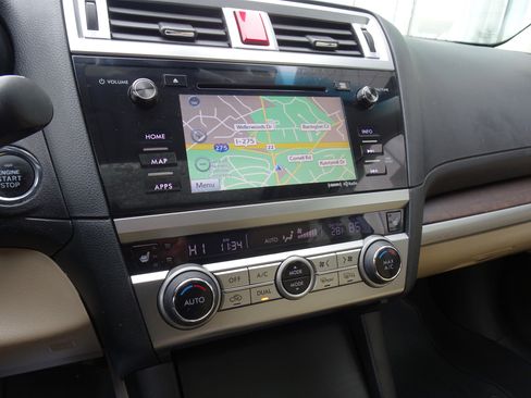 Used 2017 Subaru Outback 2.5i Limited image 18