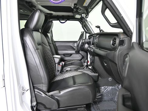 Used 2021 Jeep Wrangler Unlimited Sahara AWD/4WD image 13