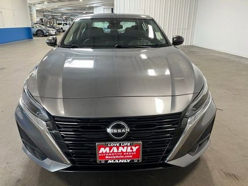 Used 2024 Nissan Altima 2.5 SV FWD image 8
