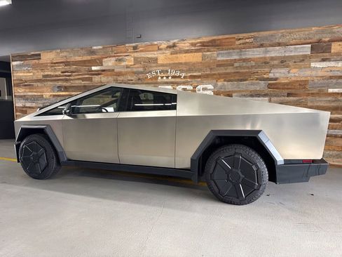 Used 2025 Tesla Cybertruck AWD Crew Cab image 8