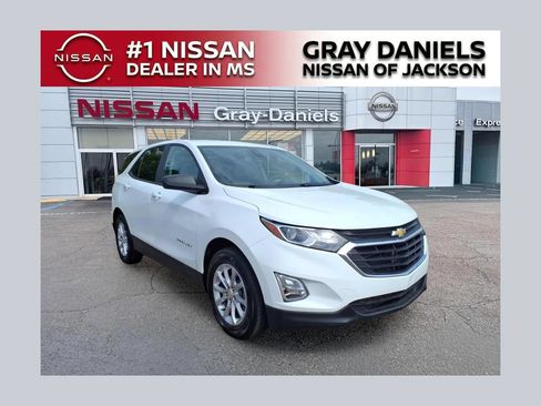 Used 2020 Chevrolet Equinox LS w/ LS Convenience Package FWD image 1