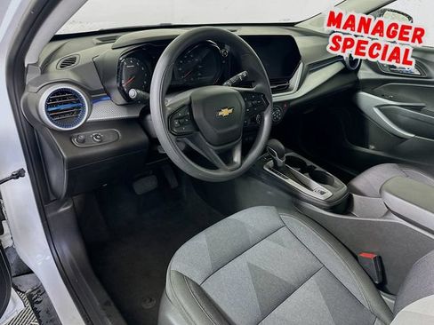Used 2025 Chevrolet Trax LS FWD image 10