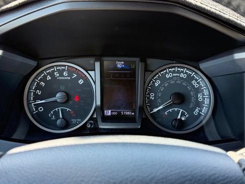 Used 2020 Toyota Tacoma TRD Off-Road w/ Technology Package AWD/4WD image 17