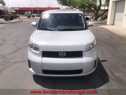 Used 2010 Scion xB FWD image 3