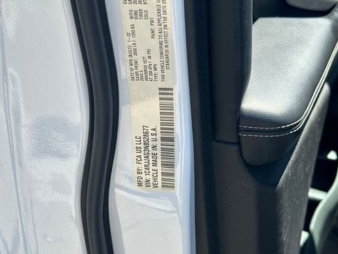 Used 2022 Jeep Grand Cherokee L Laredo RWD image 31