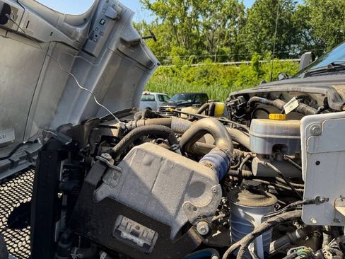 Used 2022 Ford F650 2WD Regular Cab Super Duty image 12
