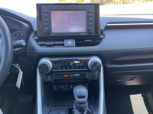 Used 2021 Toyota RAV4 LE image 24