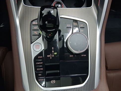 Used 2022 BMW X6 xDrive40i w/ M Sport Package image 16