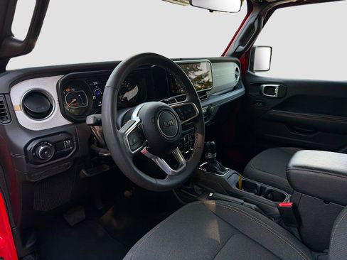 Used 2025 Jeep Wrangler Unlimited Sahara AWD/4WD image 23