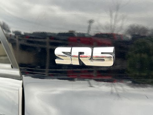 Used 2015 Toyota 4Runner SR5 Premium image 9