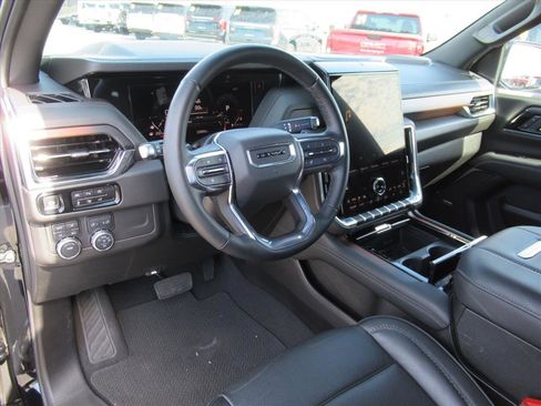 Used 2025 GMC Yukon XL Denali image 15