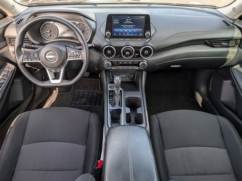 Used 2024 Nissan Sentra SV image 9